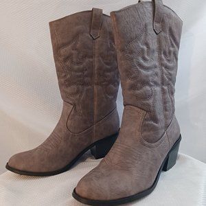 West Blvd. Light brown cowgirl boots